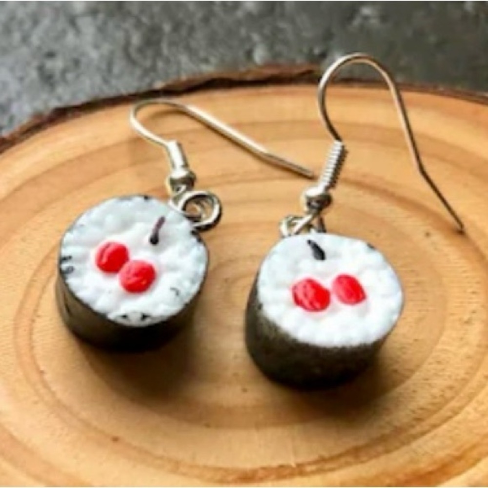 NWT - cute sushi acrylic 3D dangle earrings set tuna roll with seaweed wrapper